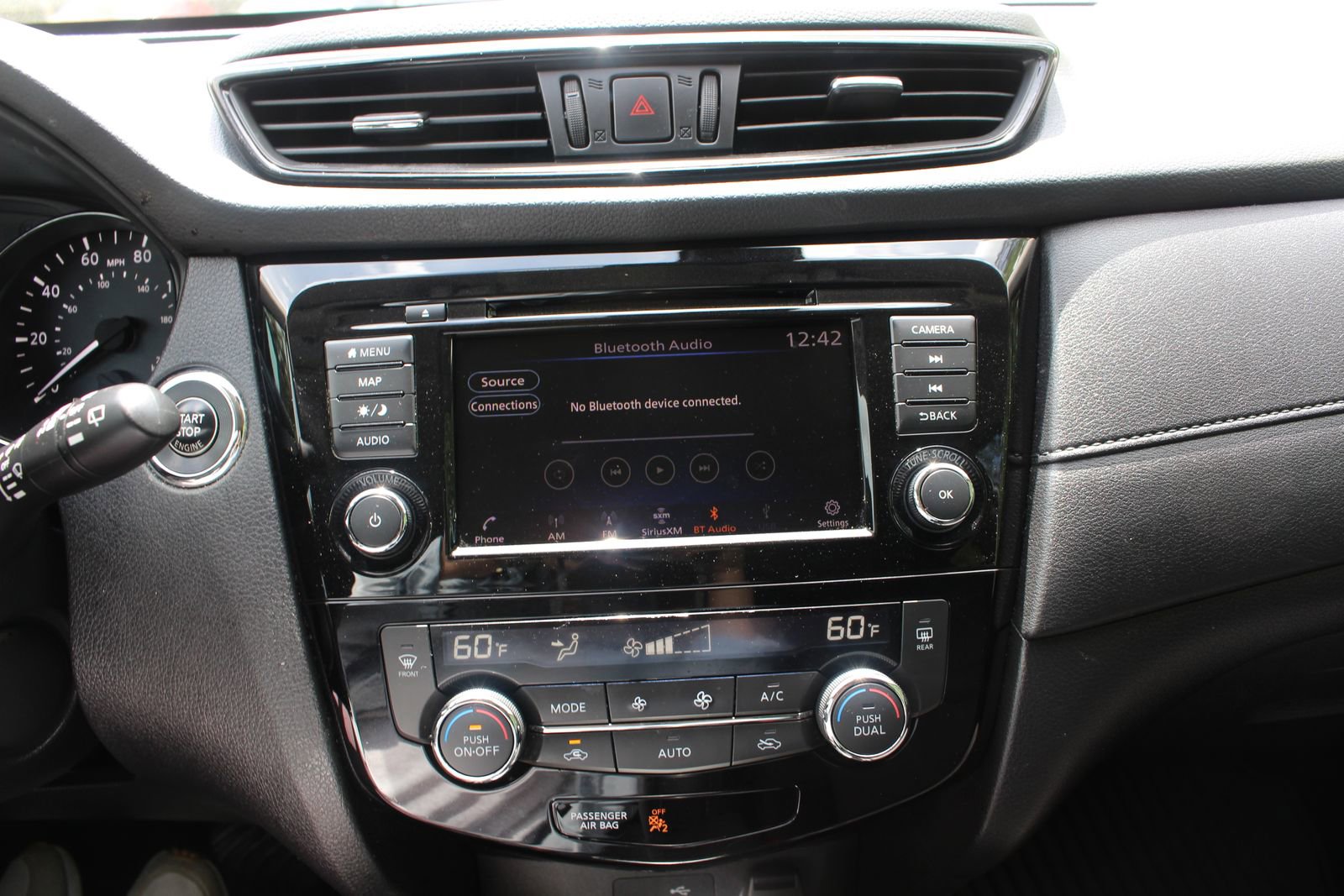 Used 2020 Nissan Rogue SV w/ Premium Package image 28