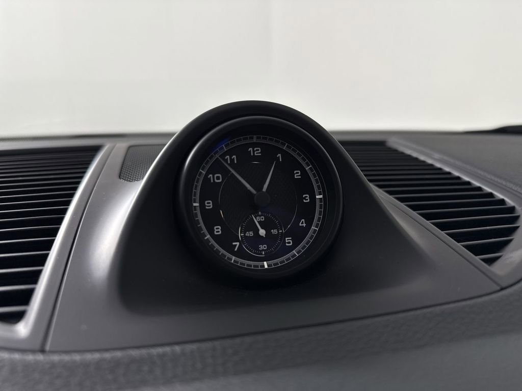 Certified 2025 Porsche Macan image 28