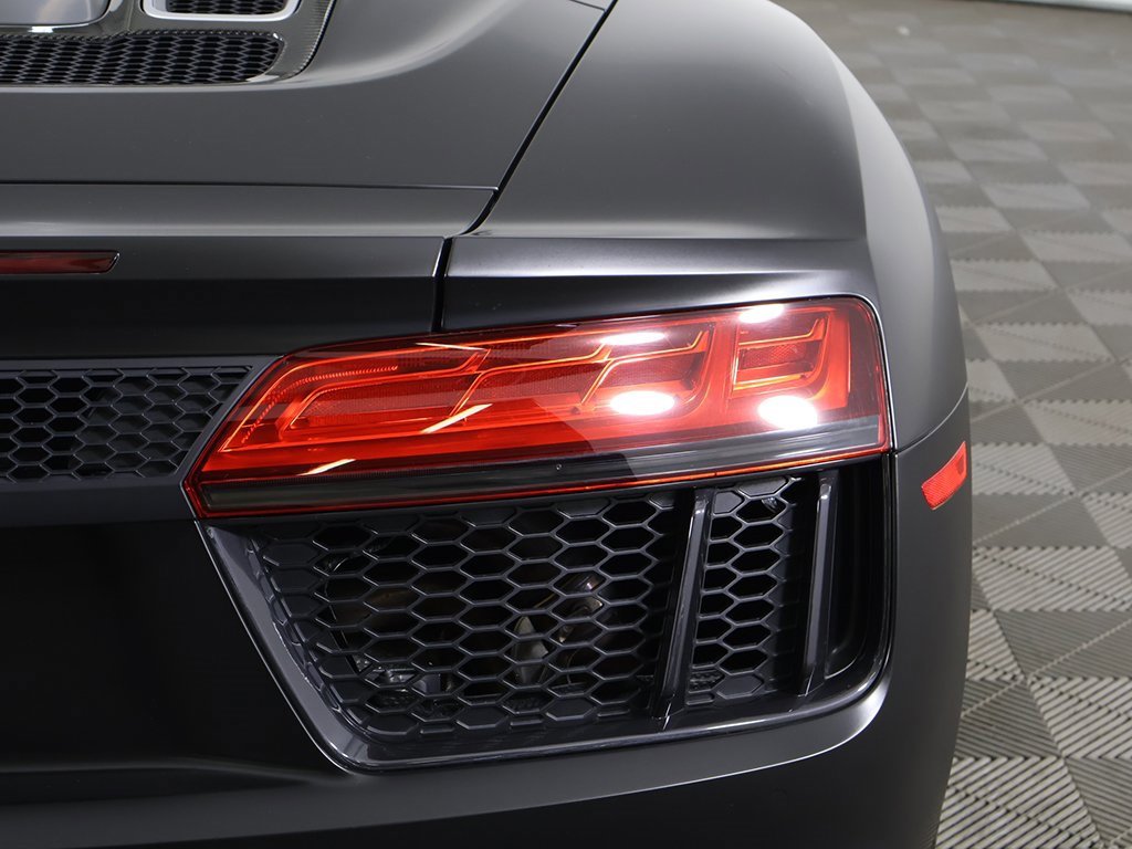 Used 2018 Audi R8 V10 w/ Carbon Exterior Package image 16