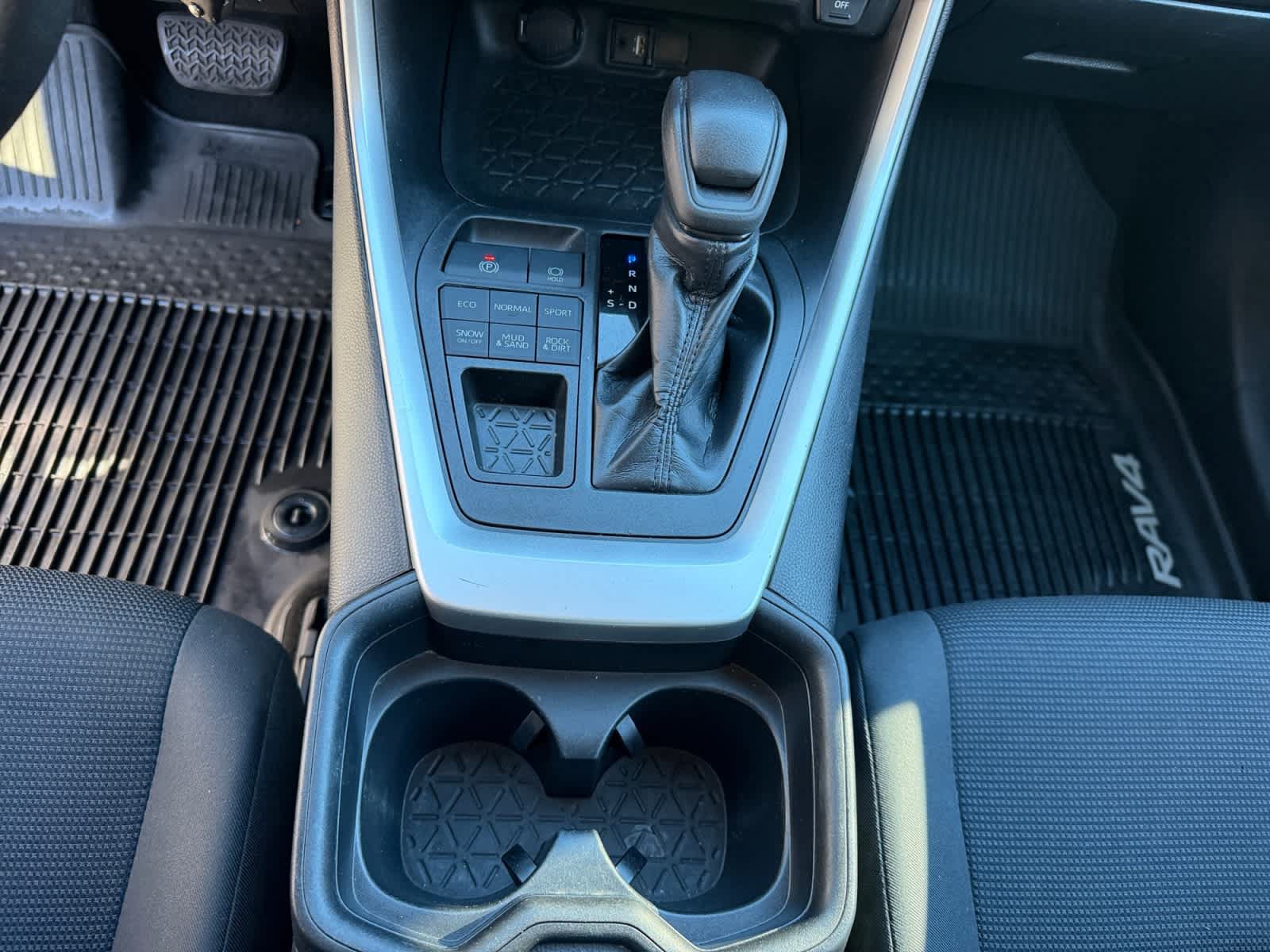 Used 2019 Toyota RAV4 LE w/ All Weather Liner Package AWD/4WD image 16