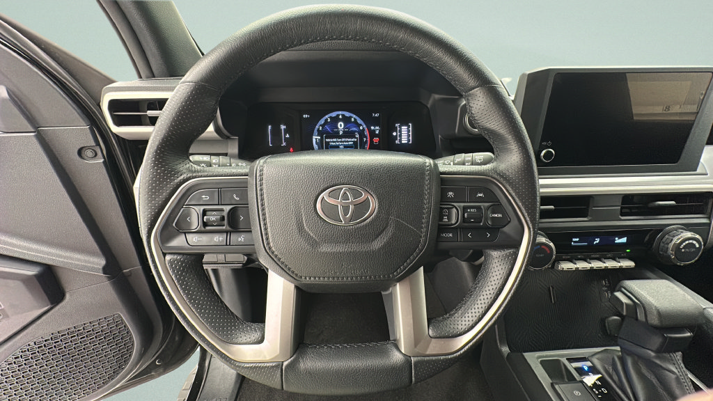 Used 2025 Toyota 4Runner SR5 AWD/4WD image 15
