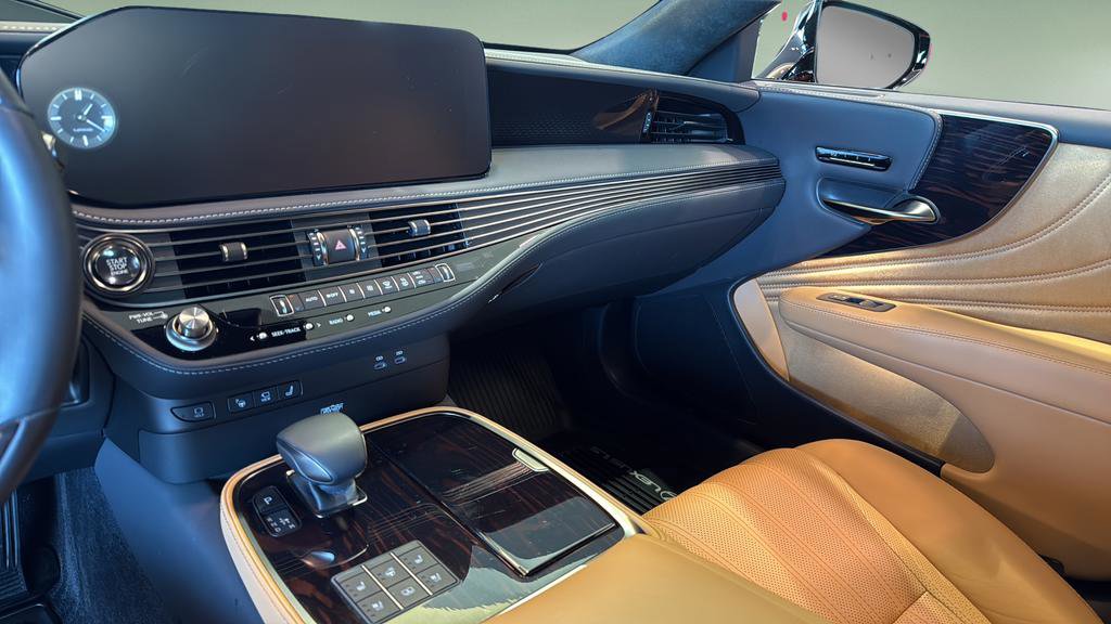 Certified 2025 Lexus LS 500 AWD w/ Luxury Package image 28