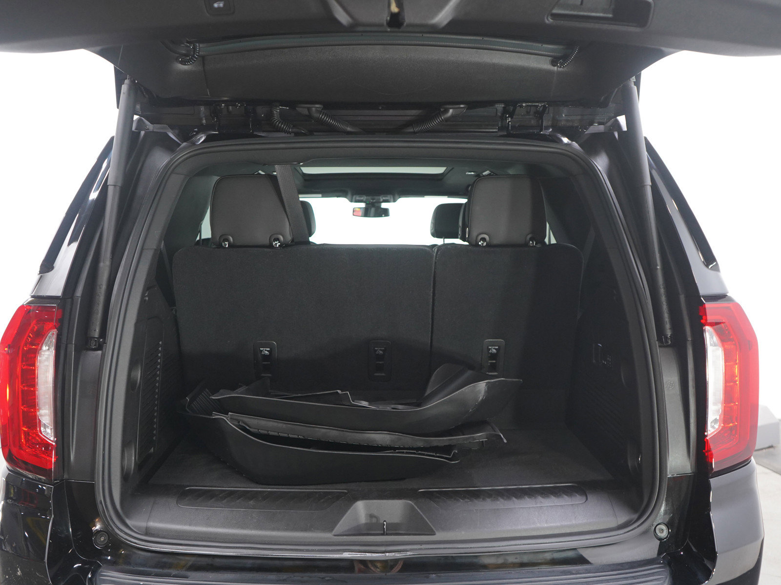 Used 2021 GMC Yukon SLT w/ SLT Premium Package image 19