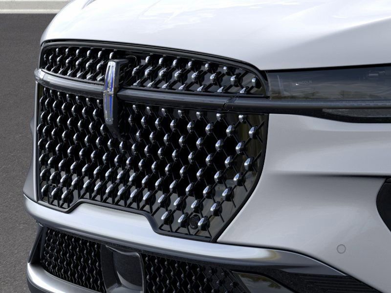 New 2025 Lincoln Nautilus Premier w/ Equipment Group 102A image 17