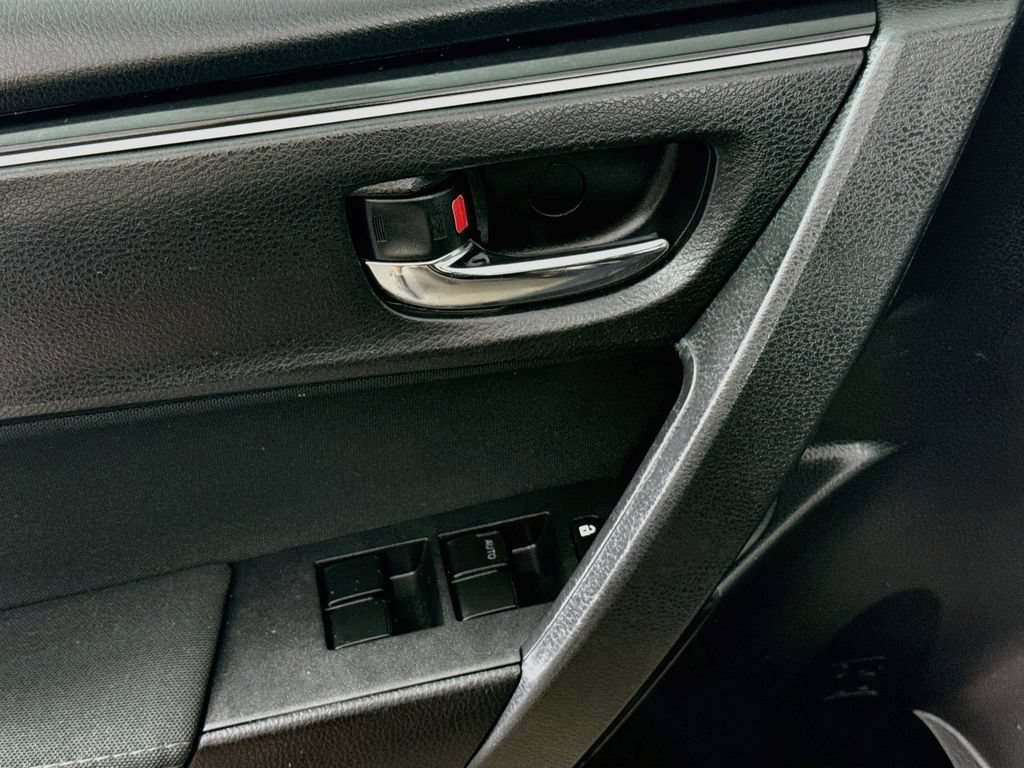 Certified 2018 Toyota Corolla LE FWD image 12