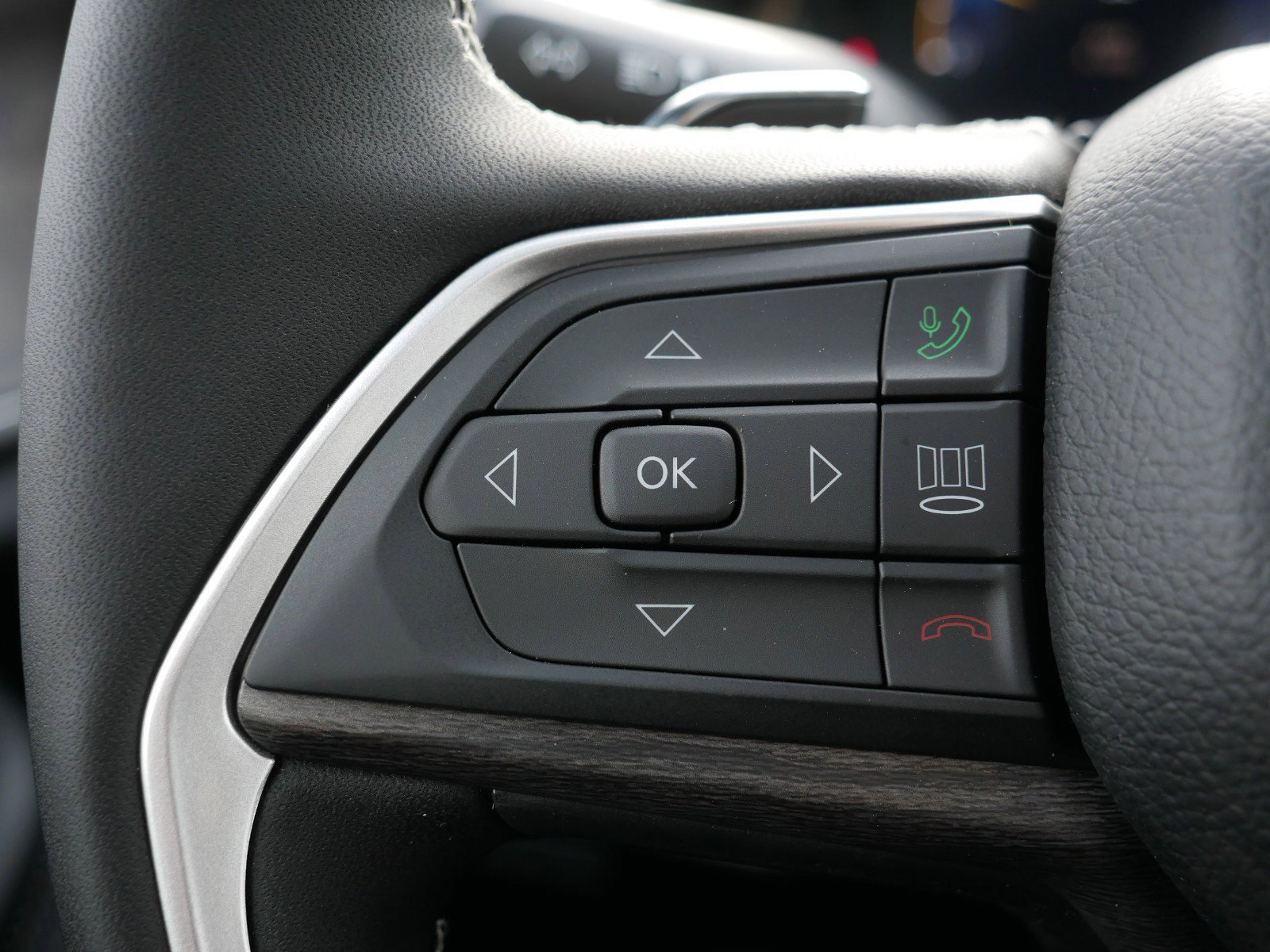 New 2025 Jeep Grand Cherokee L Limited w/ Black Appearance Package image 13