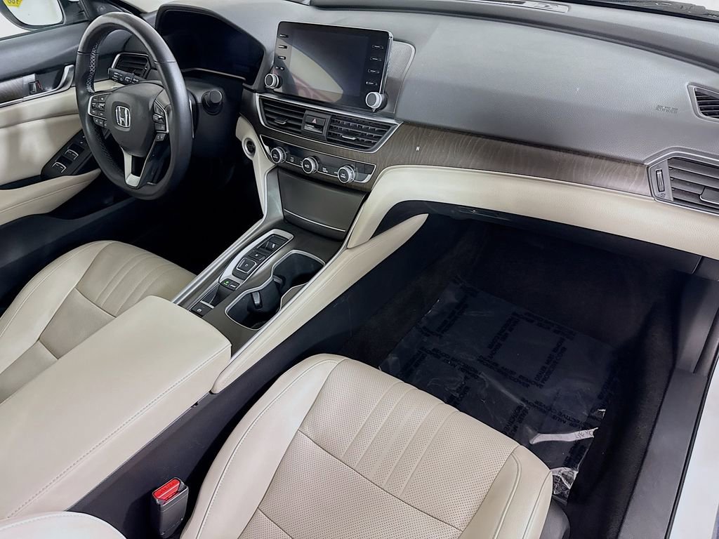 Used 2018 Honda Accord Touring image 32