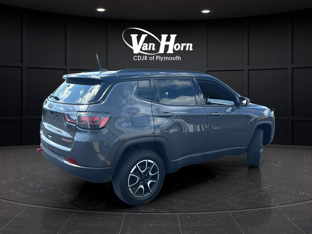 Used 2024 Jeep Compass Trailhawk w/ Trailhawk Elite Group AWD/4WD image 7
