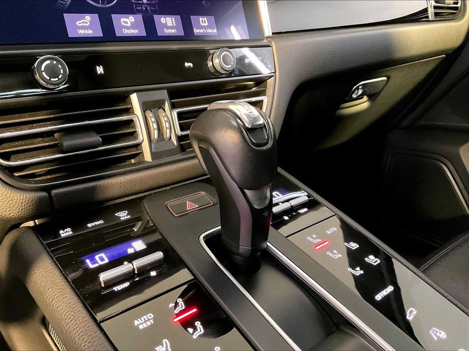 Certified 2023 Porsche Macan AWD/4WD image 17