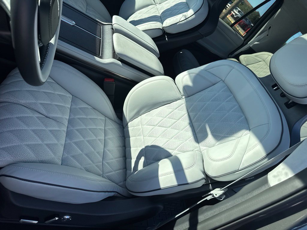 Used 2026 Lincoln Navigator Black Label w/ Black Label Special Edition AWD/4WD image 14