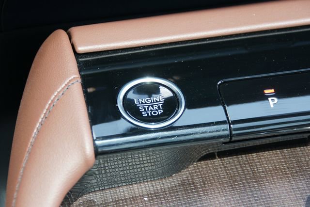 Used 2025 Lincoln Navigator Reserve AWD/4WD image 21