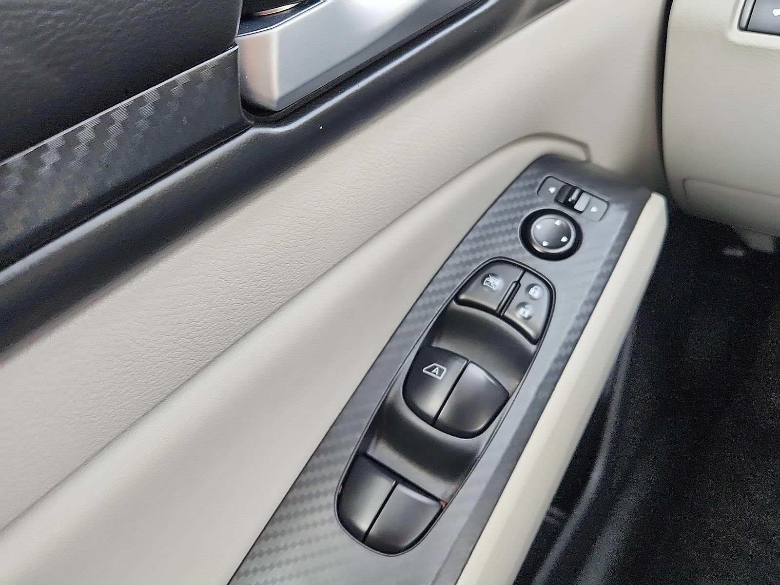 Used 2025 Nissan Altima 2.5 SV FWD image 15