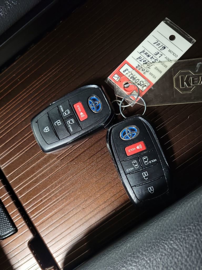 Used 2022 Toyota Sienna LE image 14