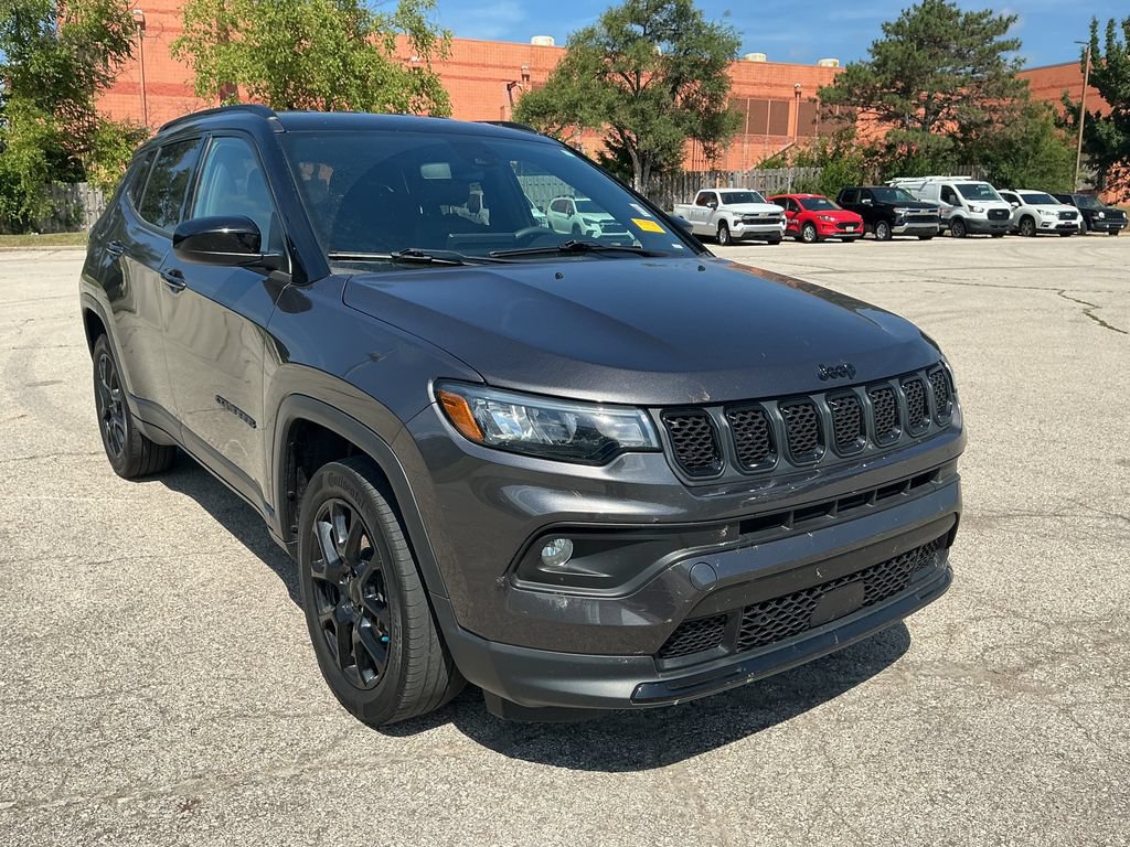 Used 2023 Jeep Compass Latitude AWD/4WD image 5
