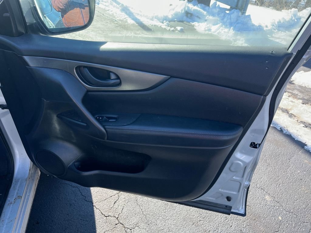 Used 2019 Nissan Rogue Sport S image 27