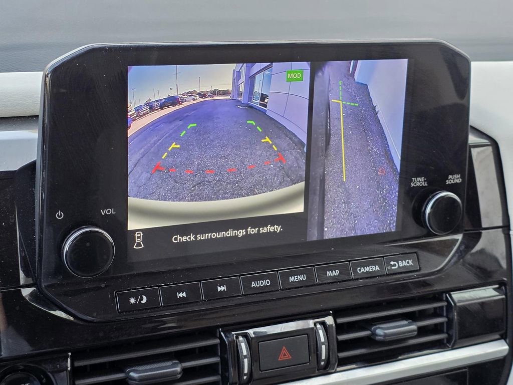 Used 2025 Nissan Pathfinder SL image 17