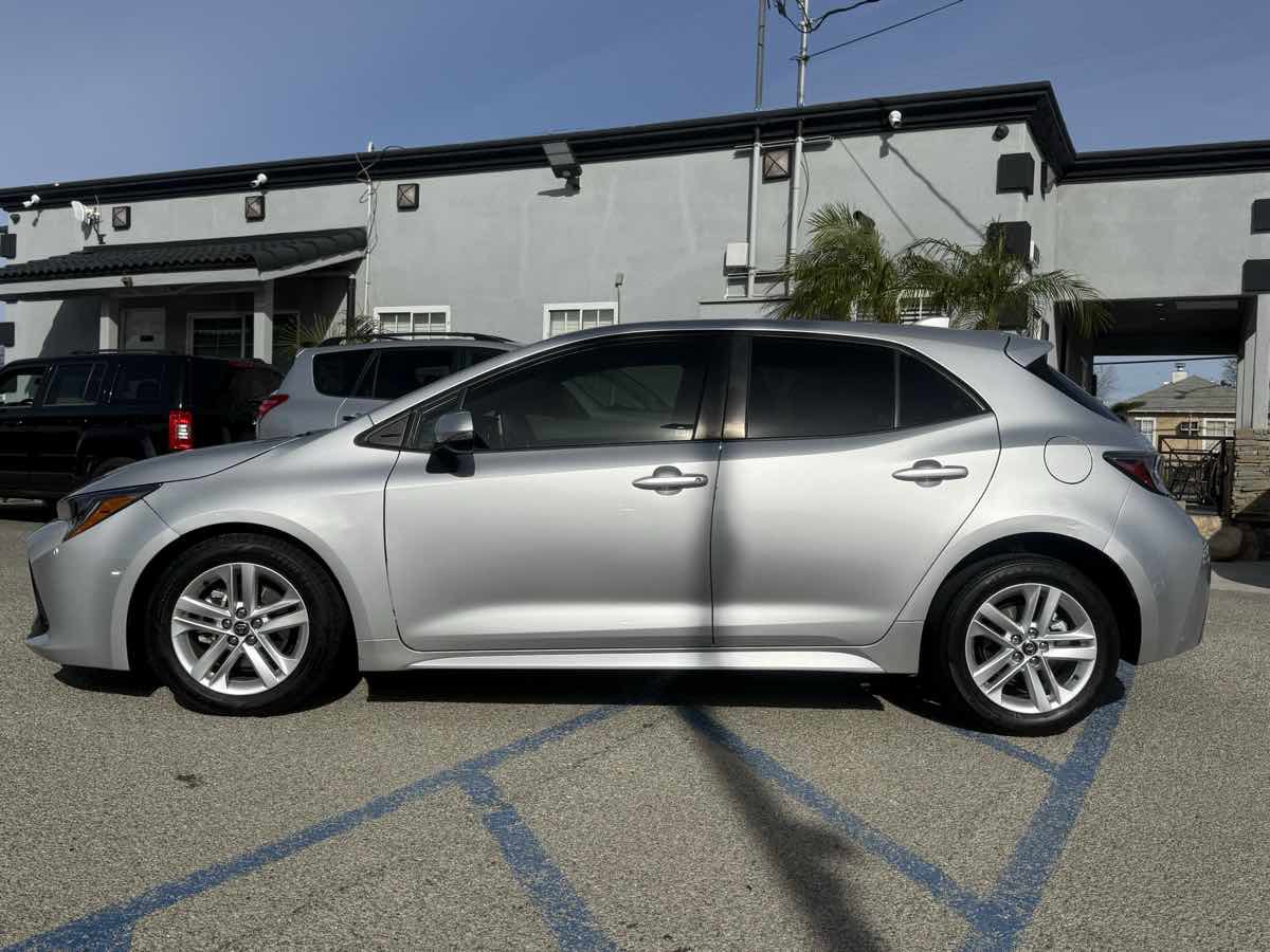 Used 2020 Toyota Corolla SE w/ Carpet Mat Package image 2