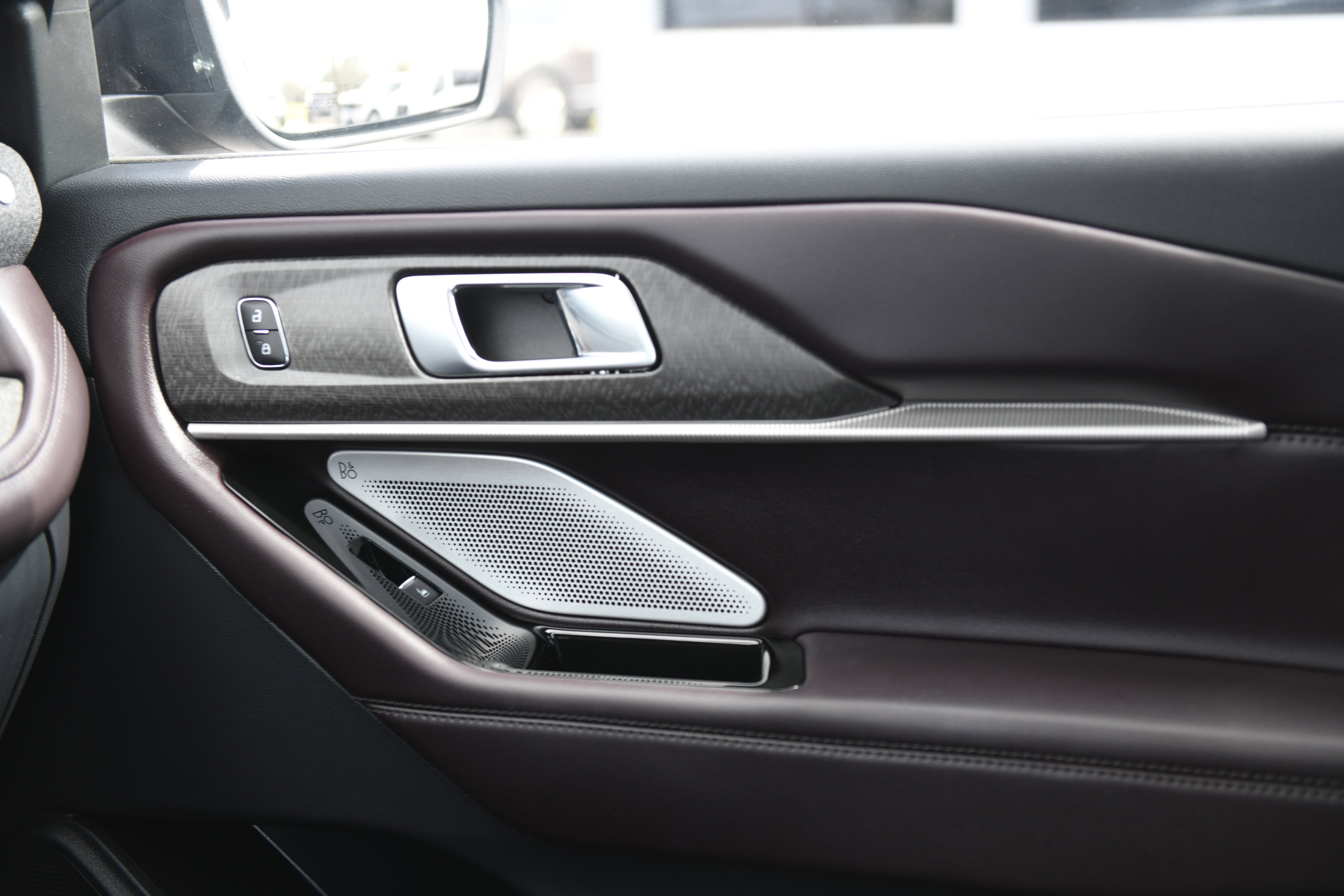 Used 2025 Ford Explorer Platinum image 27