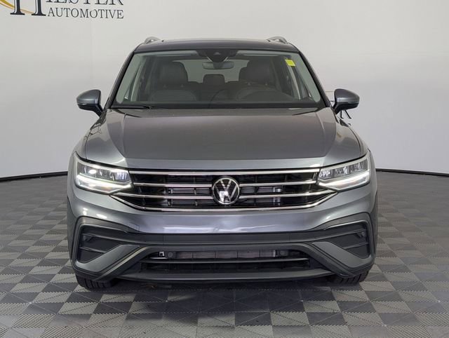 Used 2024 Volkswagen Tiguan SE image 3