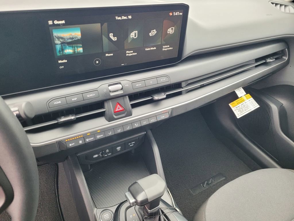 Used 2025 Kia K4 LXS image 18