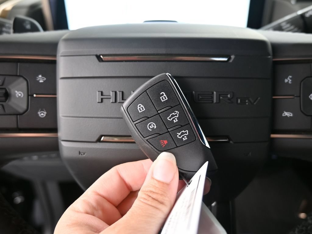 New 2025 GMC Hummer EV 2X AWD/4WD image 30