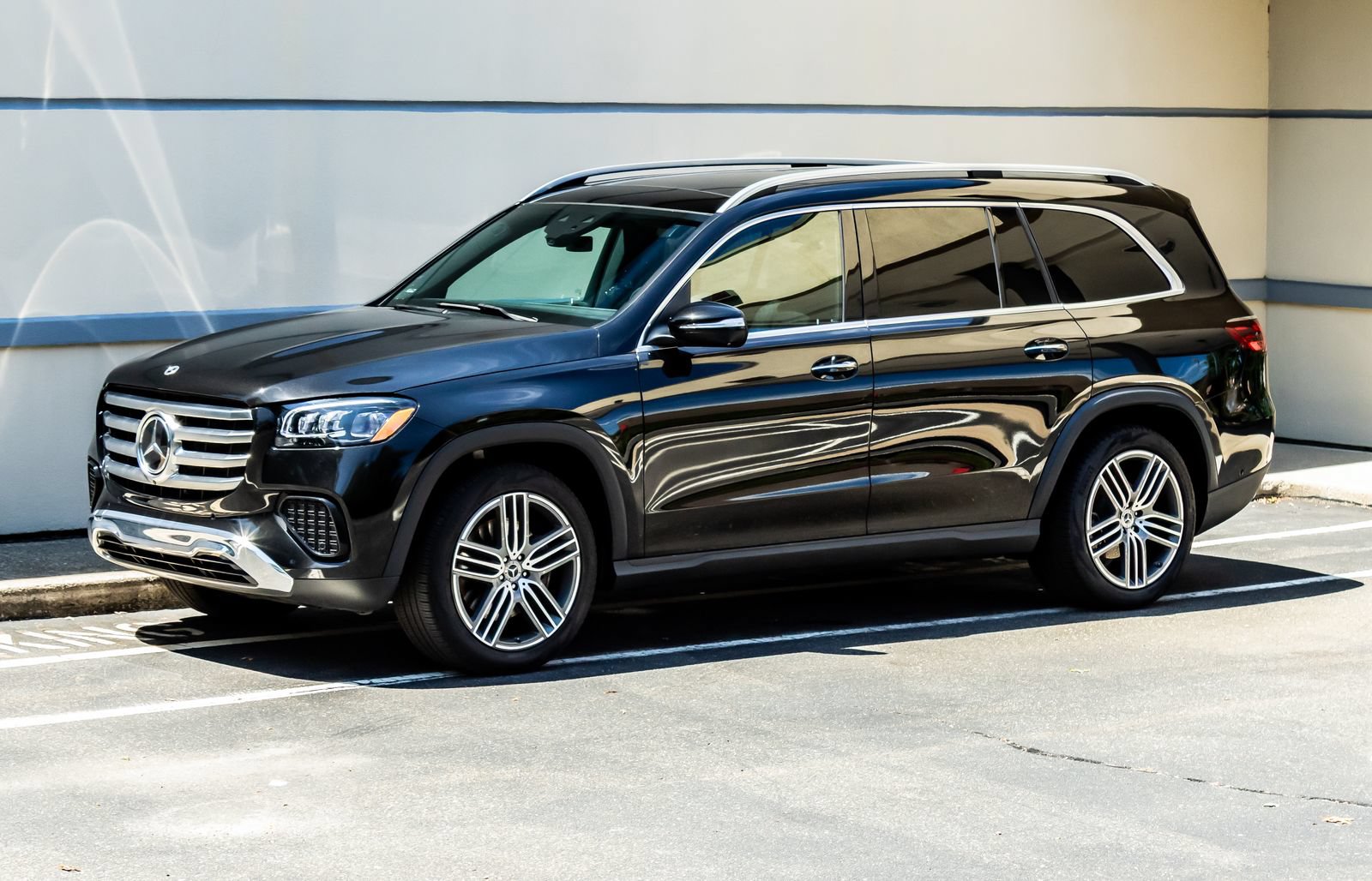 Used 2024 Mercedes-Benz GLS 450 4MATIC image 3