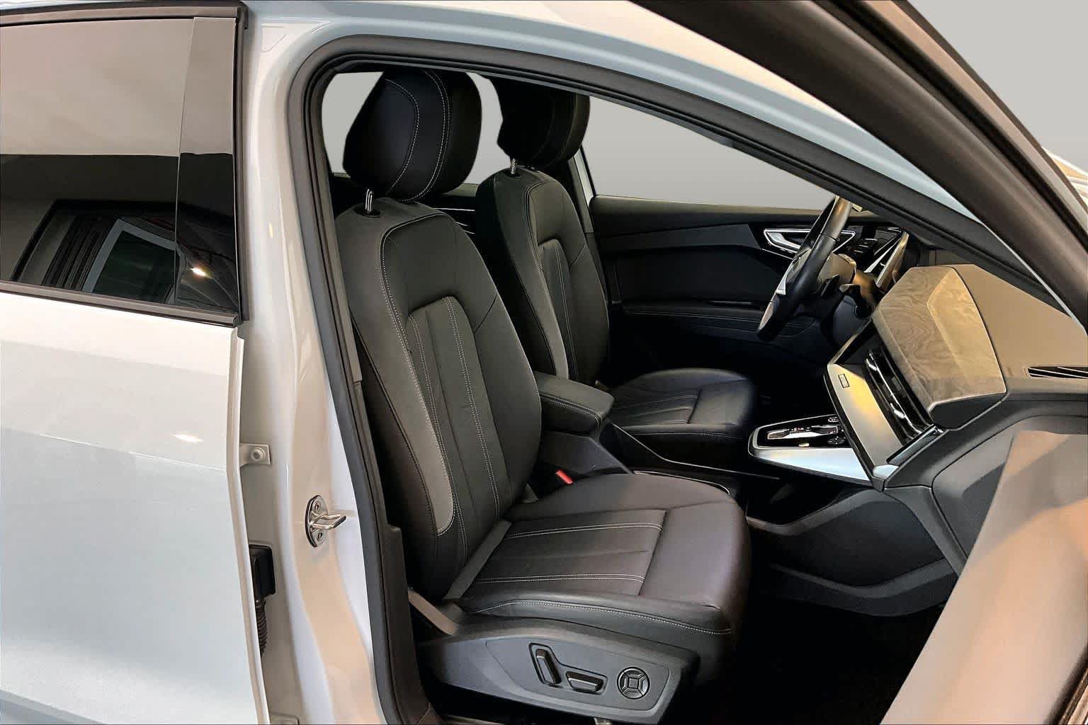 Used 2025 Audi Q4 e-tron Premium Plus w/ Premium Plus RWD image 8