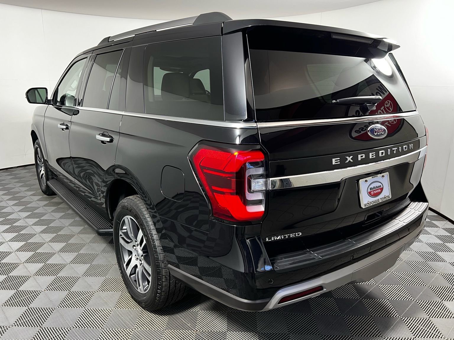 Used 2024 Ford Expedition Limited image 7