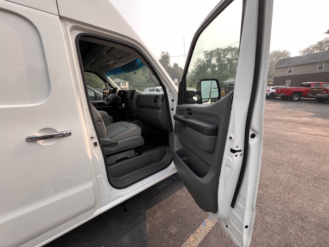 Used 2012 Nissan NV 3500 SV w/ Technology Pkg RWD image 31