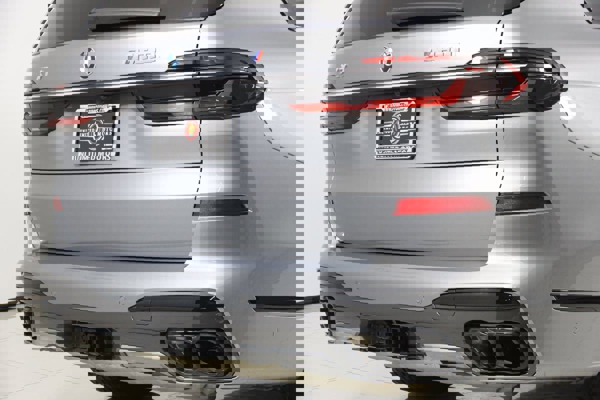 Used 2023 BMW X7 M60i w/ Executive Package image 58