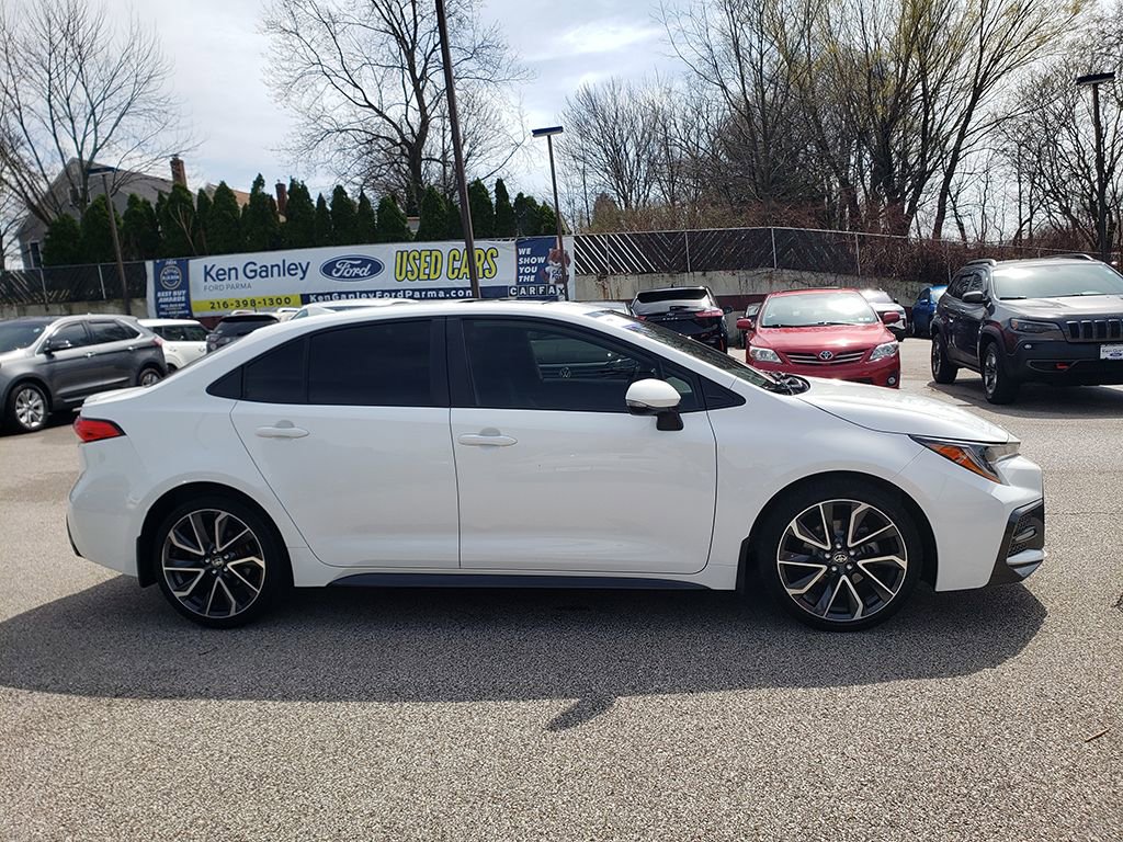 Used 2022 Toyota Corolla SE w/ SE Premium Package FWD image 4