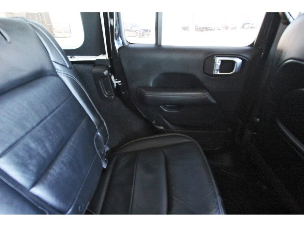 Used 2019 Jeep Wrangler Unlimited Sahara image 11
