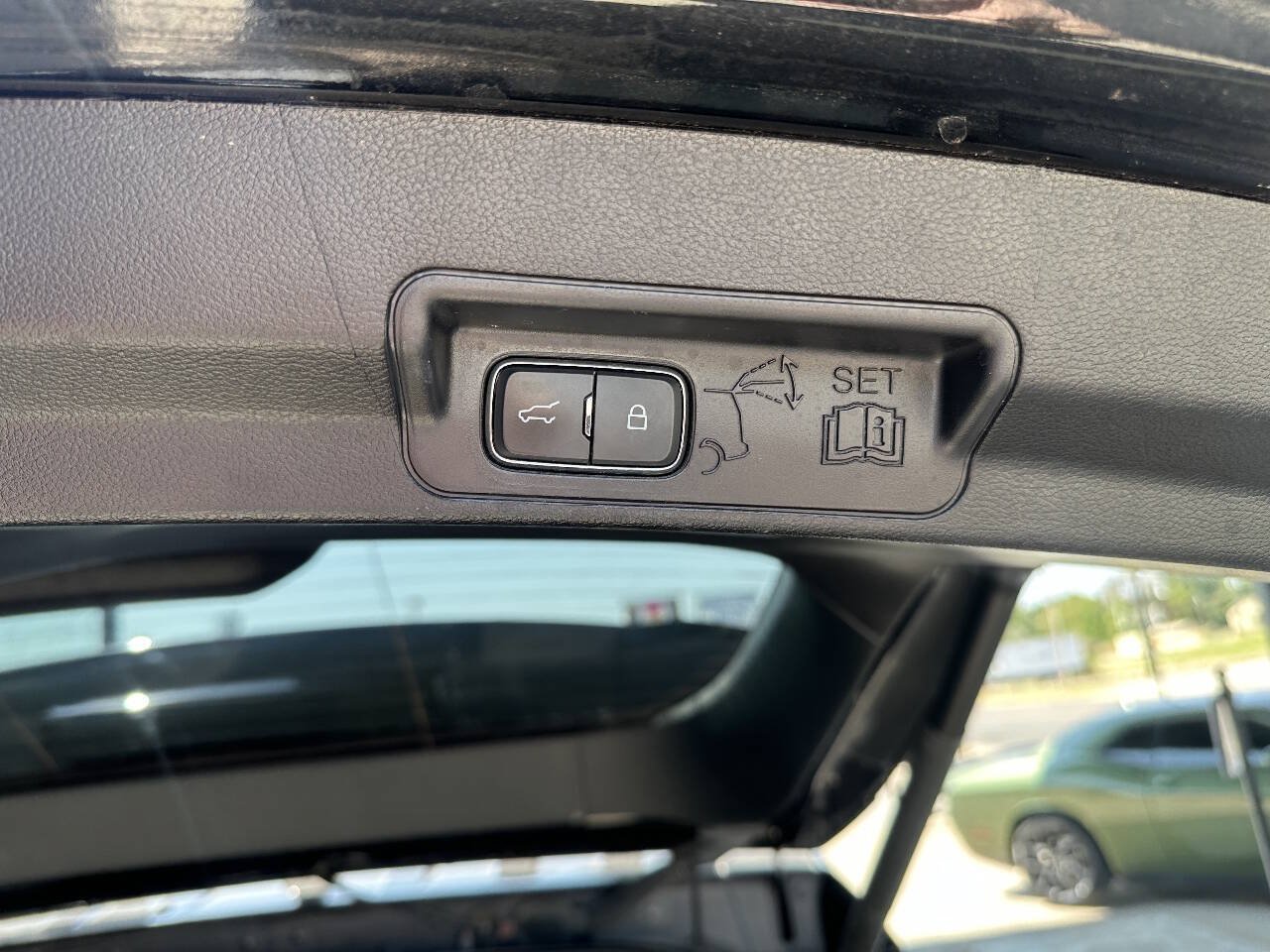 Used 2020 Ford Explorer XLT w/ Equipment Group 202A RWD image 21