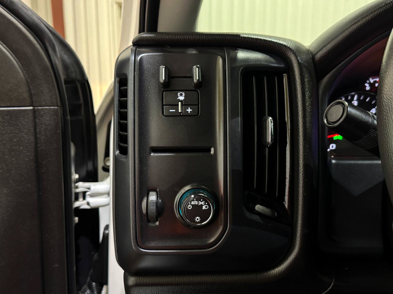 Used 2019 Chevrolet Silverado 2500 W/T AWD/4WD image 24
