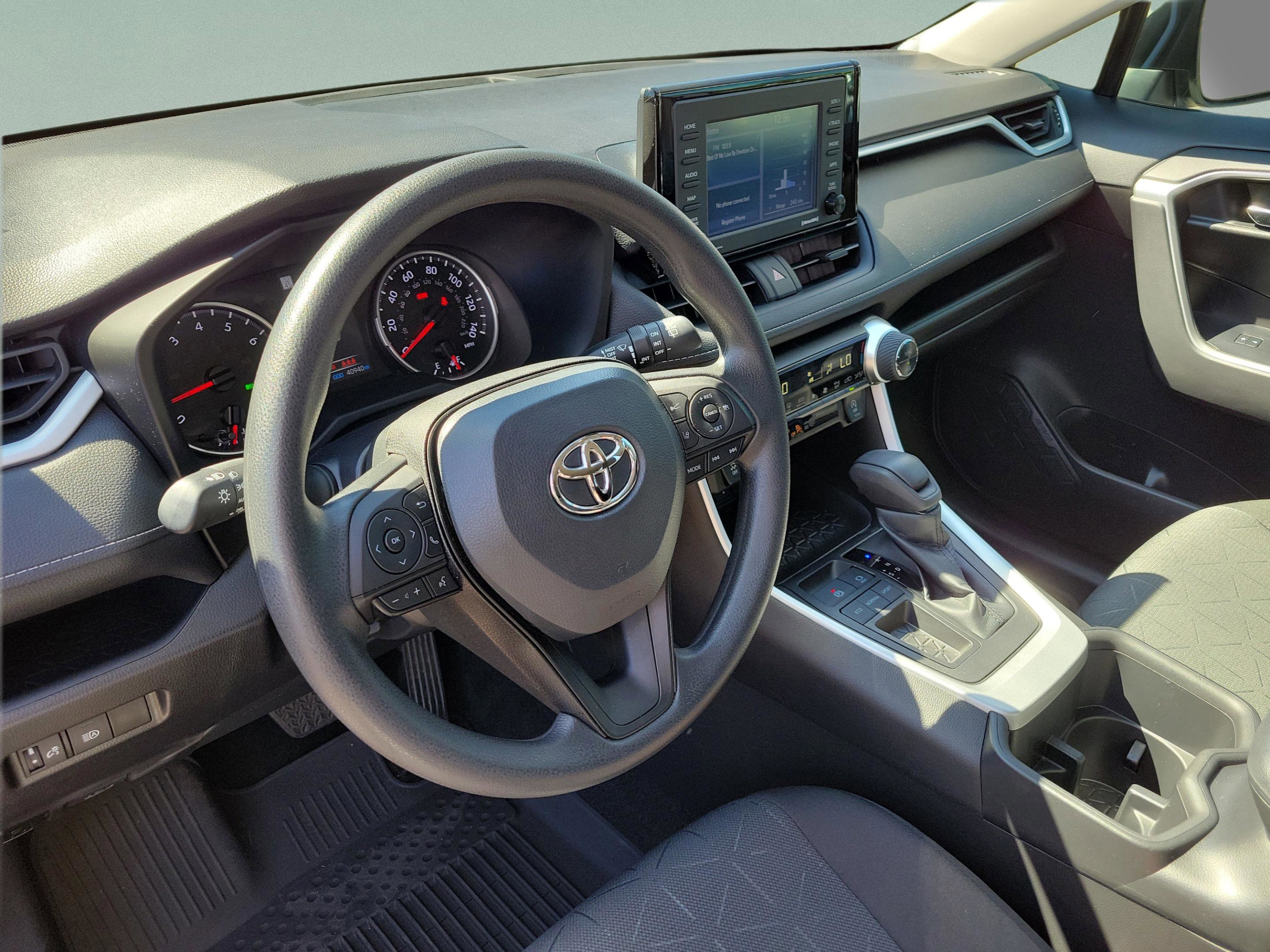 Used 2022 Toyota RAV4 XLE image 13