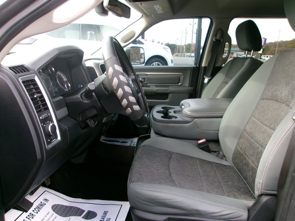 Used 2015 RAM 2500 SLT w/ Luxury Group image 14