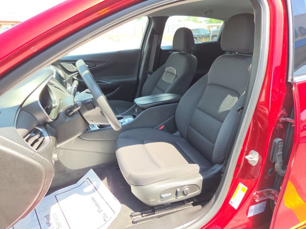 Used 2025 Chevrolet Malibu LT FWD image 9