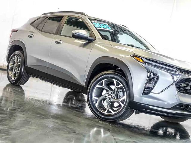 Certified 2025 Chevrolet Trax LT FWD image 5