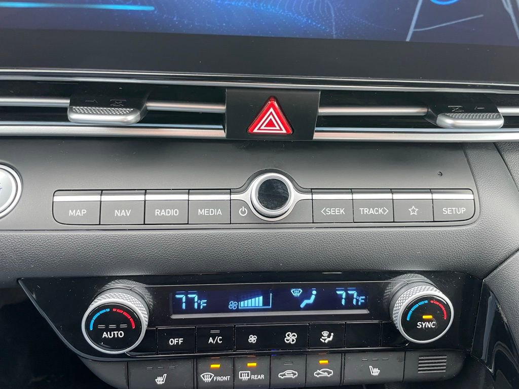 Used 2025 Hyundai Elantra SEL FWD image 11