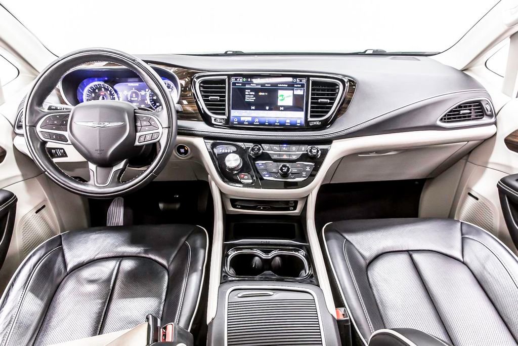 Used 2022 Chrysler Pacifica Limited w/ Uconnect Theater Family Group image 22