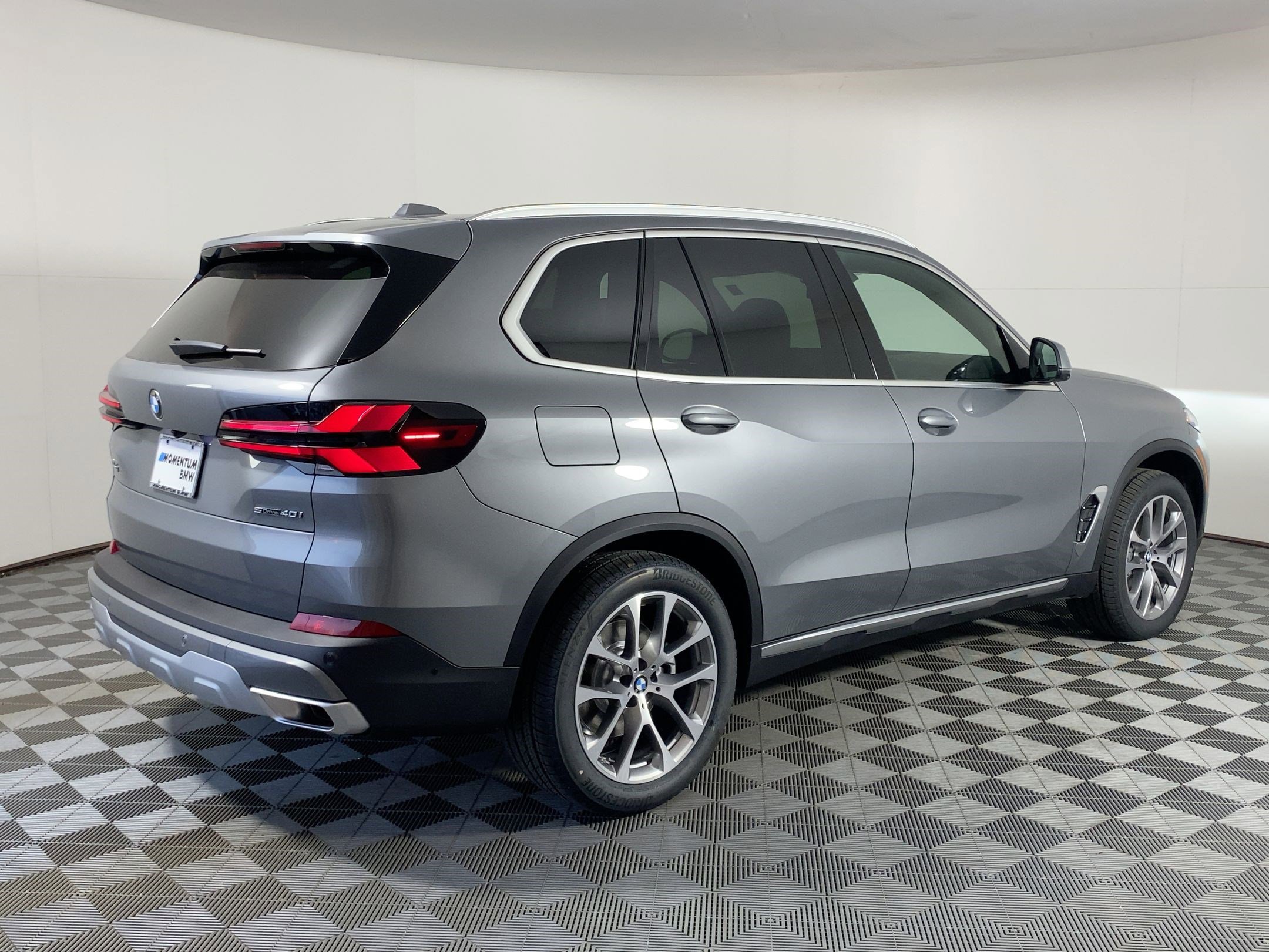 Used 2026 BMW X5 sDrive40i w/ Premium Package image 7