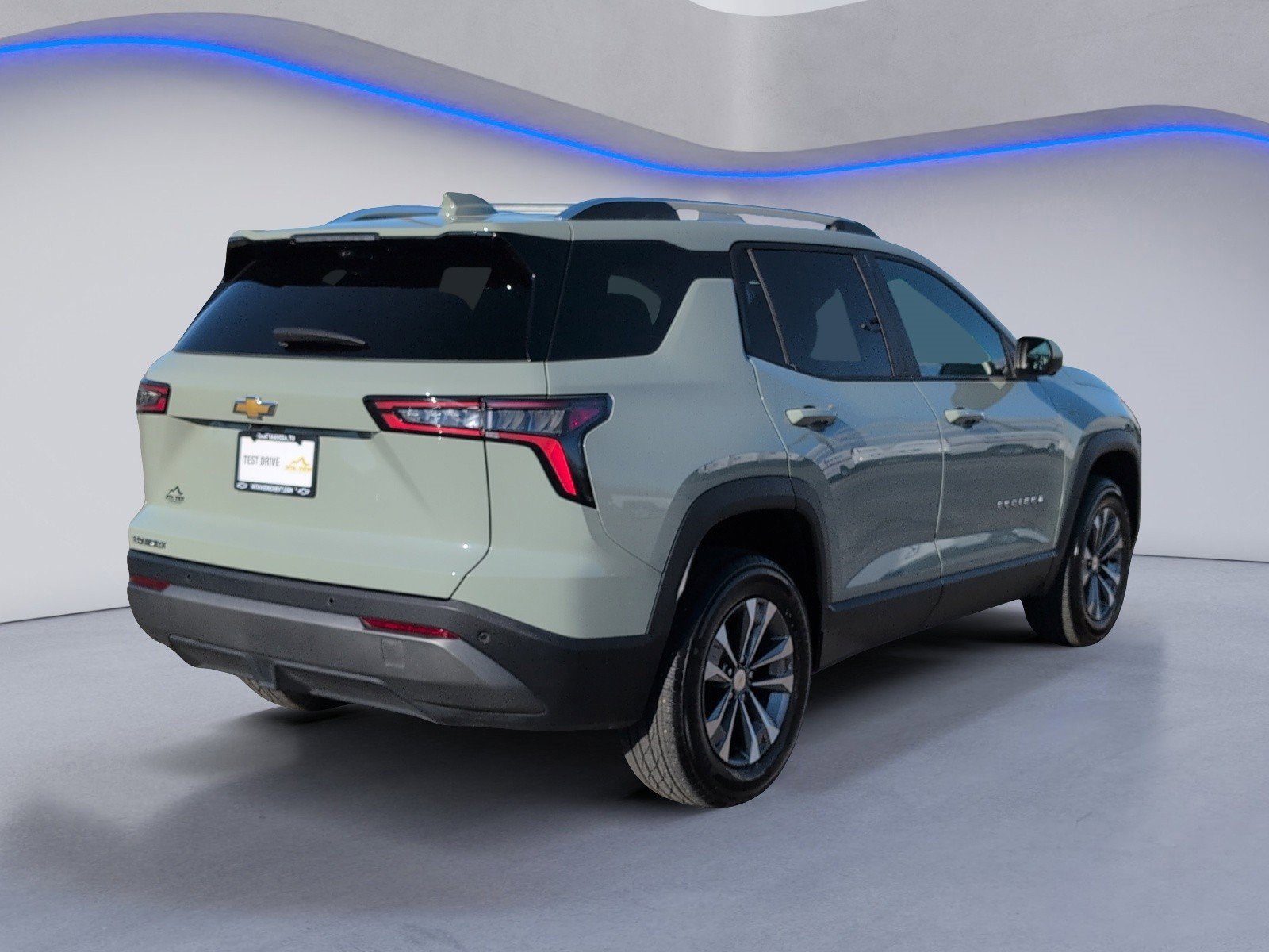 Used 2025 Chevrolet Equinox LT w/ Convenience Package II image 3