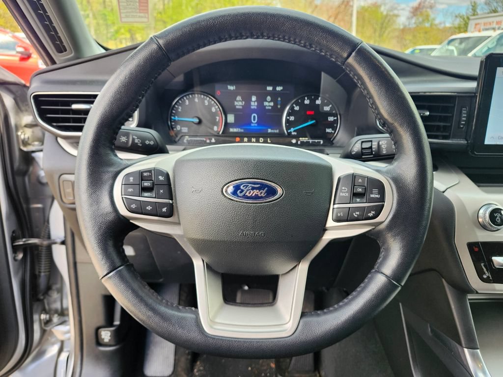 Certified 2022 Ford Explorer XLT w/ Equipment Group 202A AWD/4WD image 29