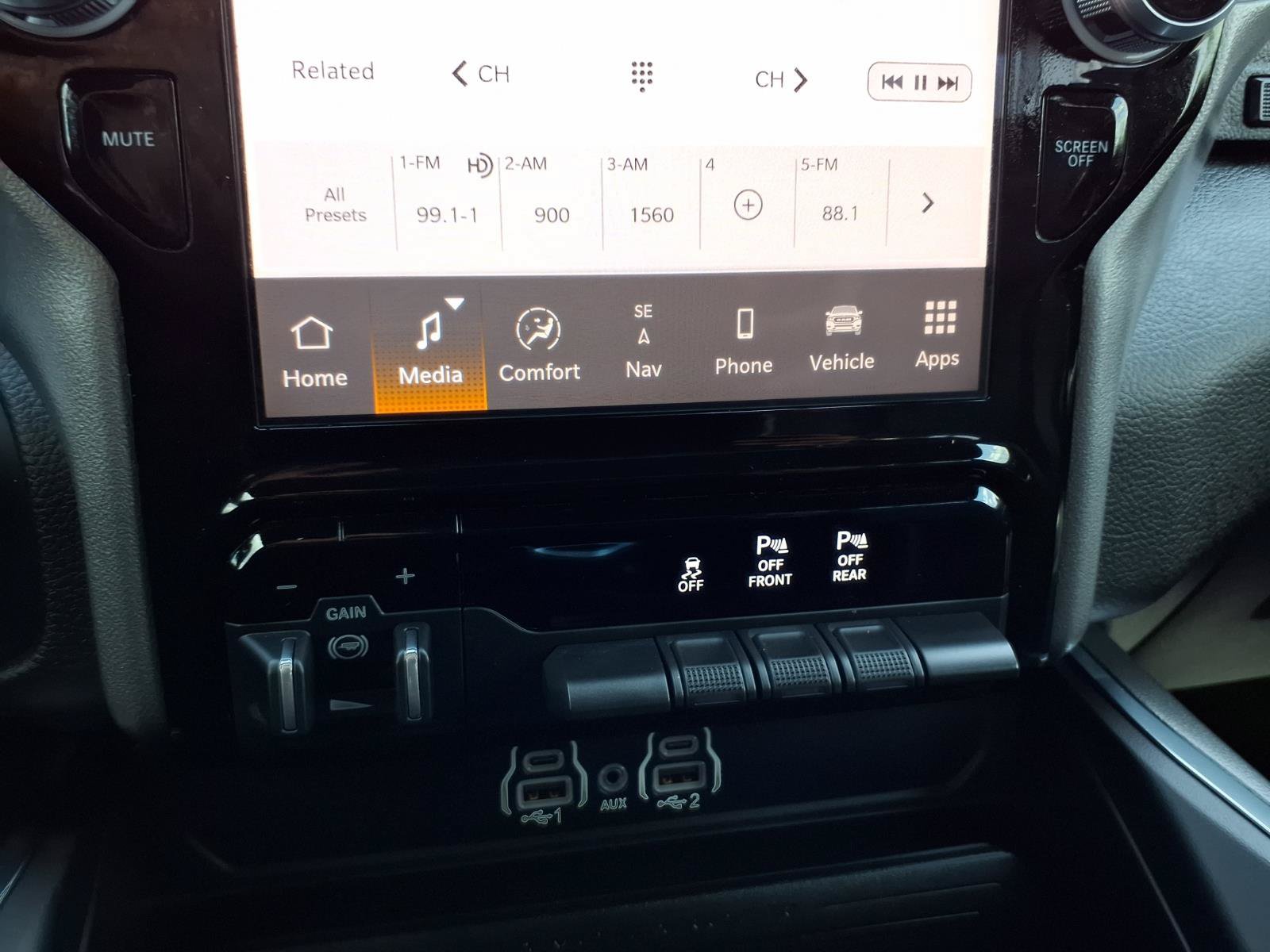 Used 2025 RAM 1500 Laramie w/ Laramie Southwest Edition AWD/4WD image 9