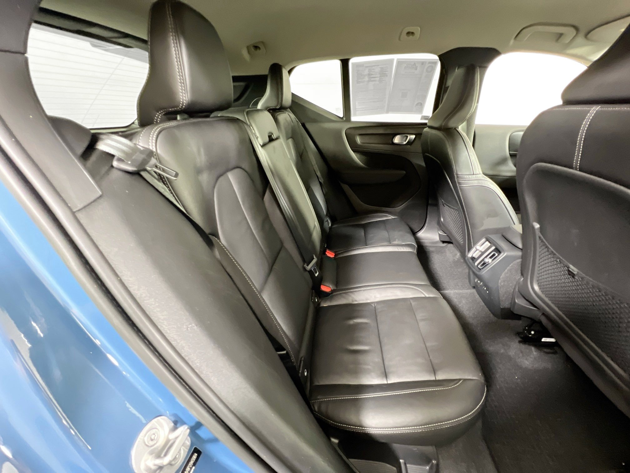 Used 2023 Volvo XC40 B5 Core w/ Convenience Package image 24