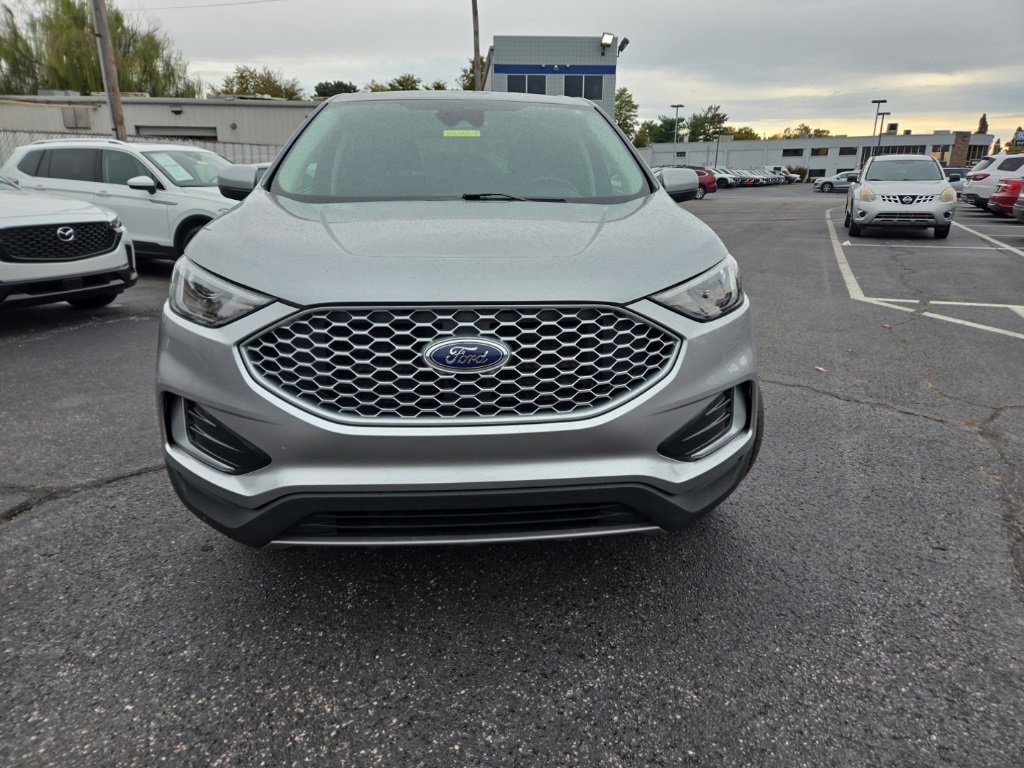 Used 2024 Ford Edge SEL image 2