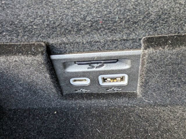 Used 2025 Cadillac XT6 Premium Luxury image 32