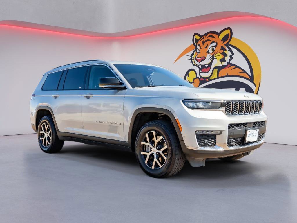 Used 2024 Jeep Grand Cherokee L Limited w/ Luxury Tech Group II image 3