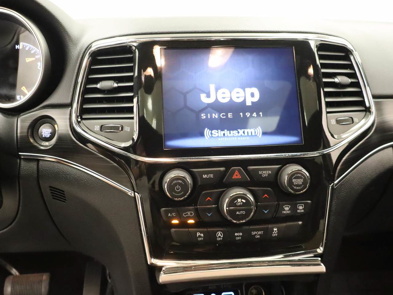Used 2021 Jeep Grand Cherokee Limited RWD image 10