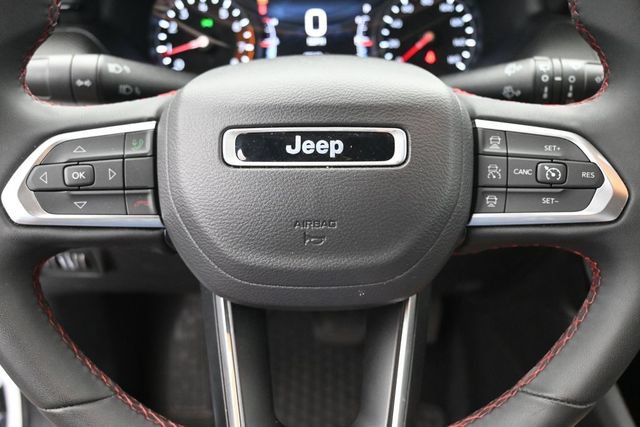 Used 2025 Jeep Compass Trailhawk AWD/4WD image 28